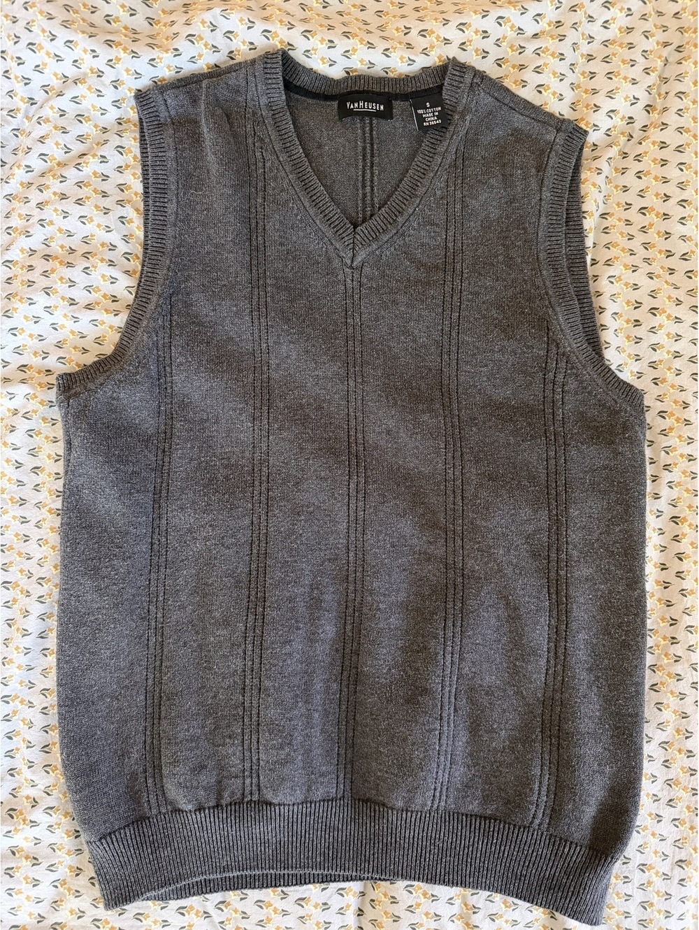 Van Heusen Men's Gray V-Neck Sweater Vest Size Large